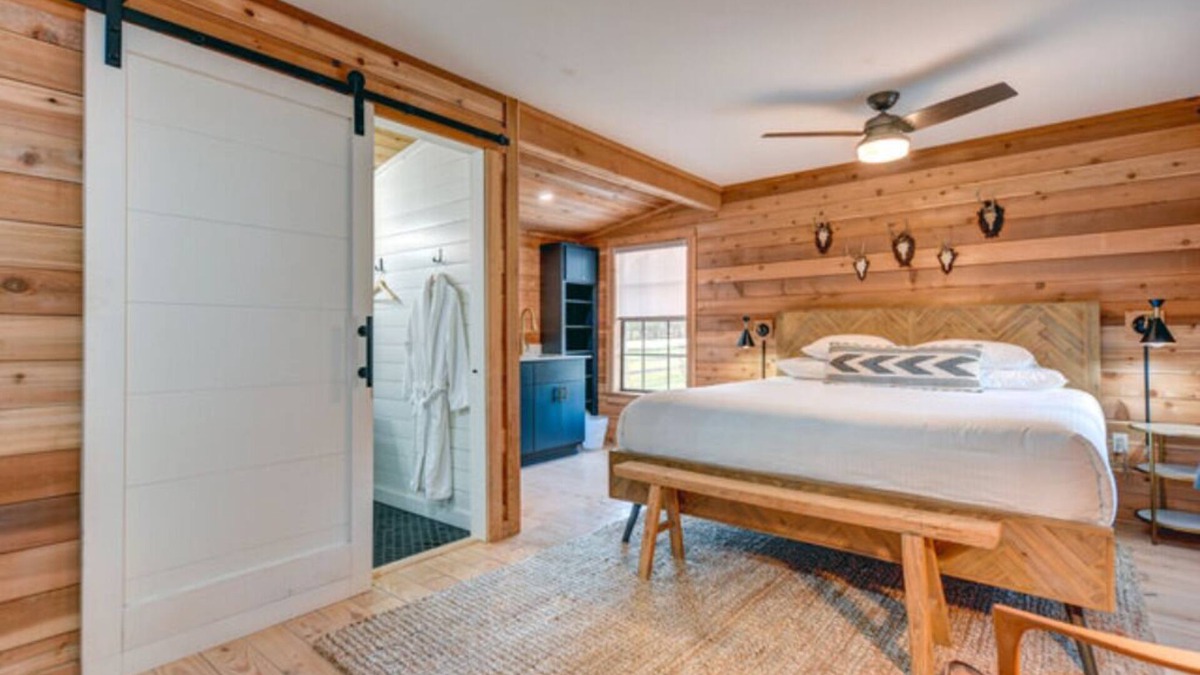 Warrenton Apartment | The Outpost - Farmstead