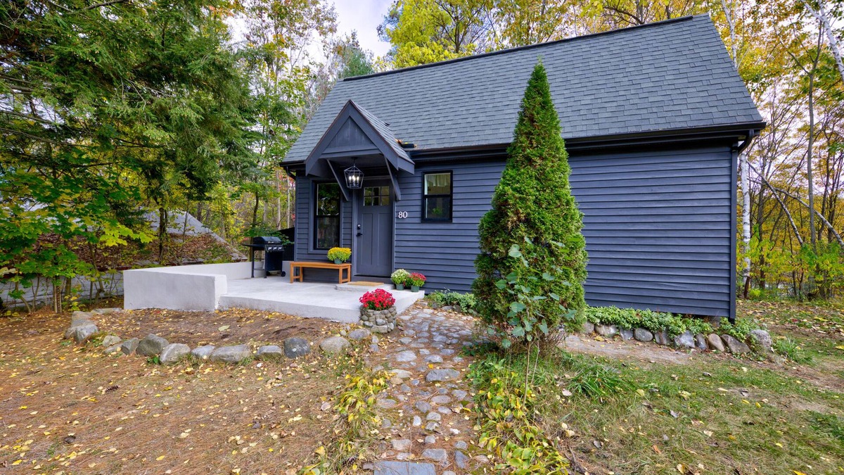 Lake Luzerne-Hadley House | The Owl's Nest Tiny Home - Pet Friendly