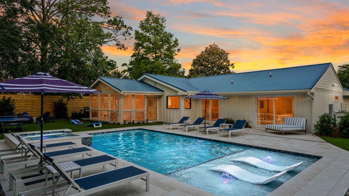 East Beach House | The Oyster - East Beach-Saltwater Pool, Hot Tub, Fire Pit, Ping Pong & Corn Hole