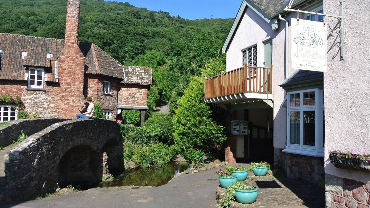 Allerford Apartment | The Pack Horse SC Apartments & Cottage Offers available