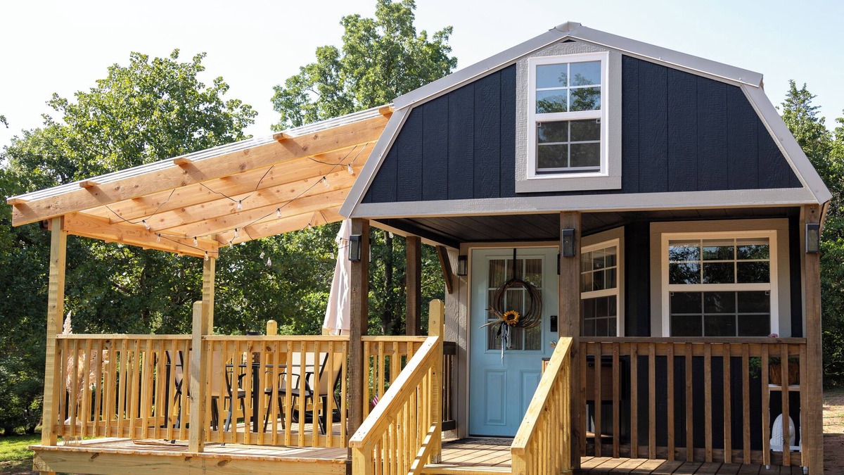 Edmond Cabin | The Painted Cabin Near Lazy E Edmond/Guthrie