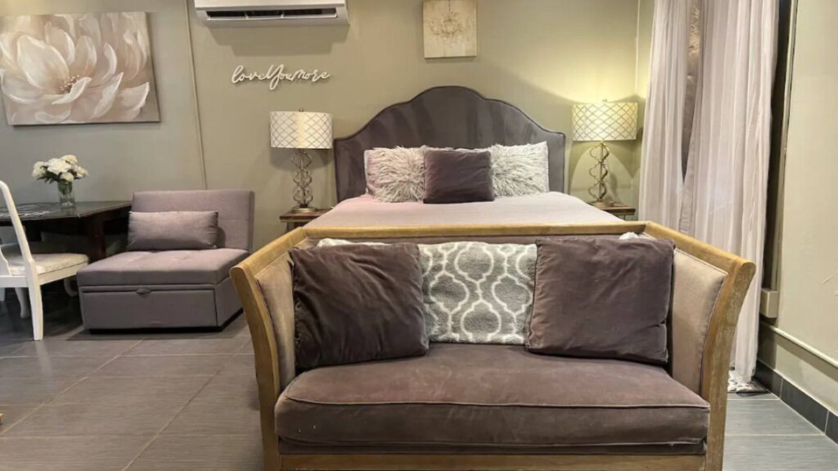 Roswell Apartment | The Palace Cottage w/private Hot tub