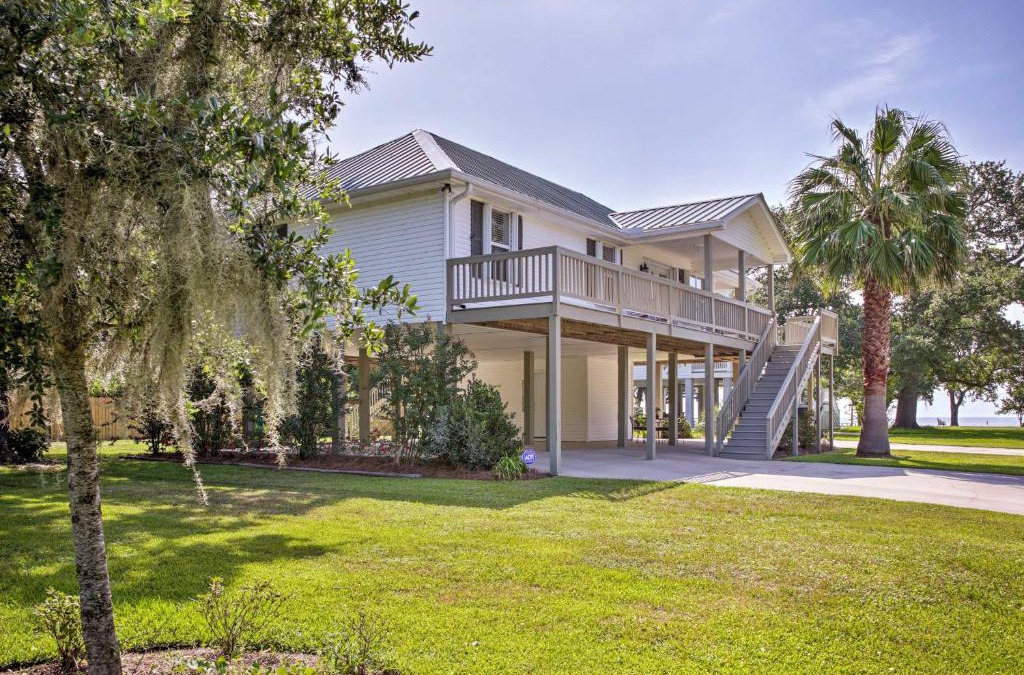 Waveland House | The Palm Bay St Louis Home - Walk to Beach!
