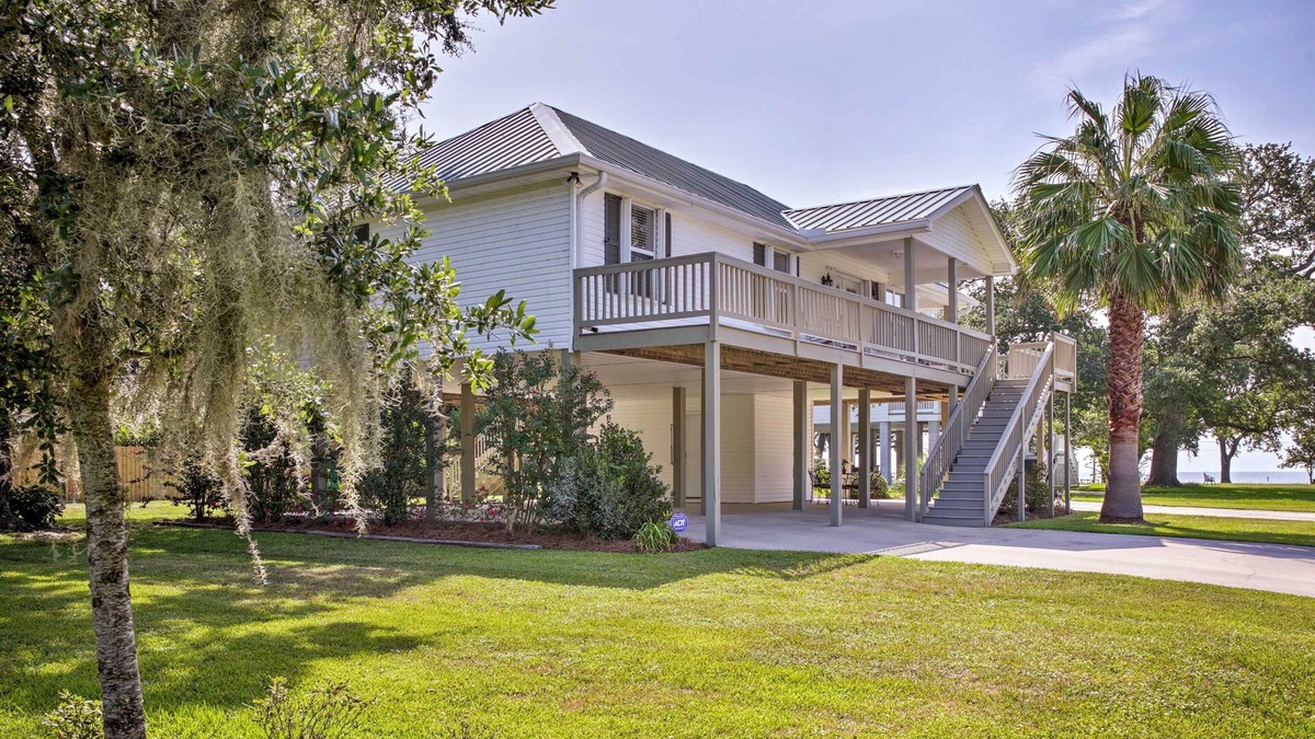 Waveland House | 'The Palm' Bay St. Louis Home - Walk to Beach!
