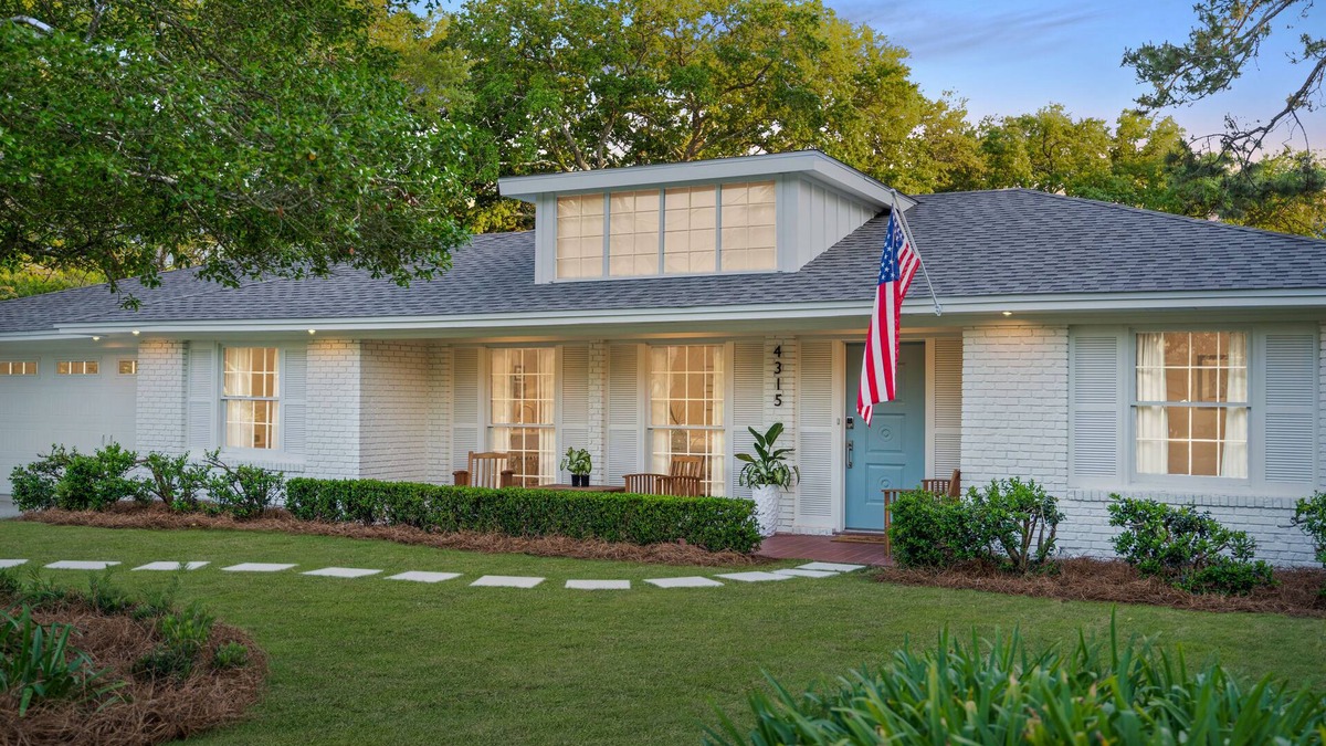 East Beach House | The Palm - East Beach Private Retreat - Saltwater Pool, Hot Tub, Beach Access!