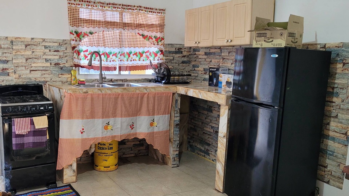 Tower Isle Apartment | The palm Estate ten minutes away from ochi rios