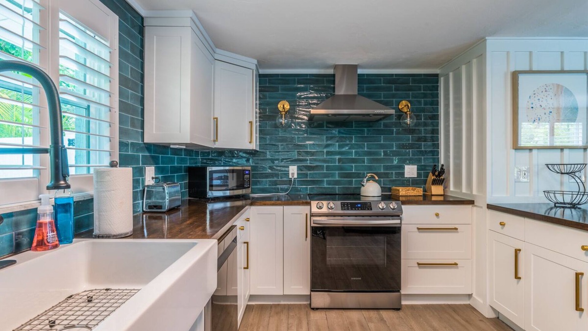 Arlington Park House | 🌴The Palm & Pine🌴 Newly renovated bungalow near downtown and beaches!