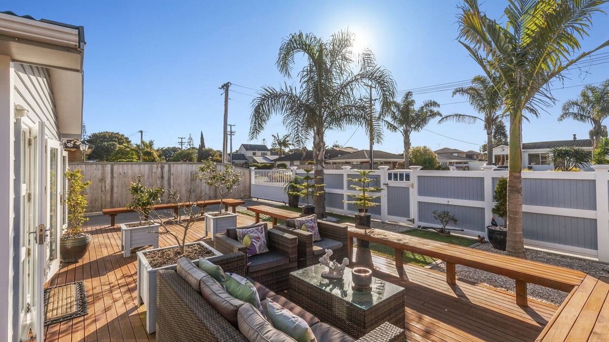 Orewa House | The Palm Retreat - Orewa Holiday Home