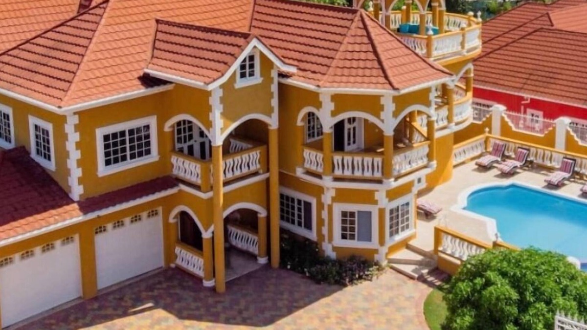 Galina House | The Palms at Galina *Luxury Rental* Fully Staffed