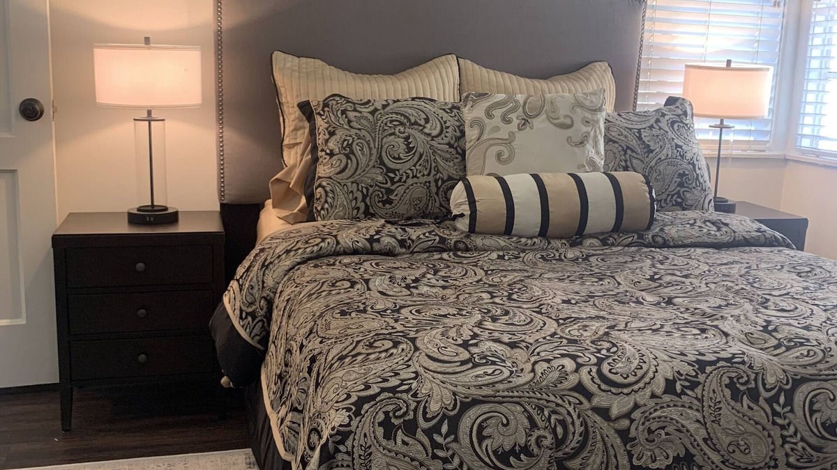 Southeastern Sacramento Cottage | The Palms cottage Unit 1