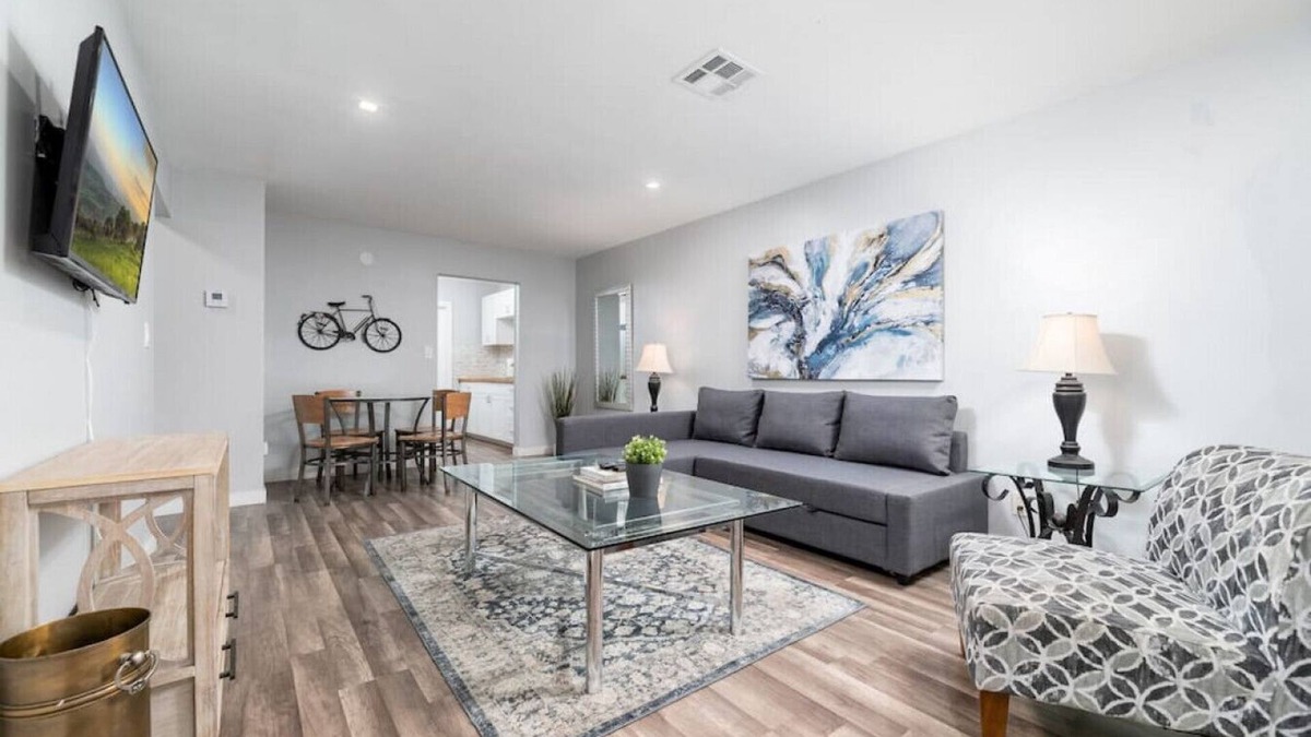 Middle River Terrace Apartment | The Palms @ Middle River Terrace #2 RENOVATED!