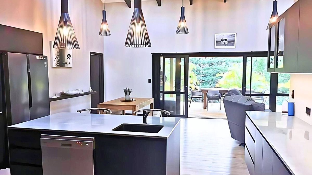 Burnt Pine House | The Palms