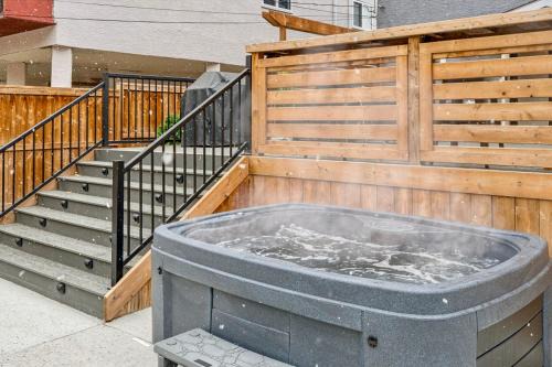 Sunnyside House | The Park House Retreat with Hot Tub