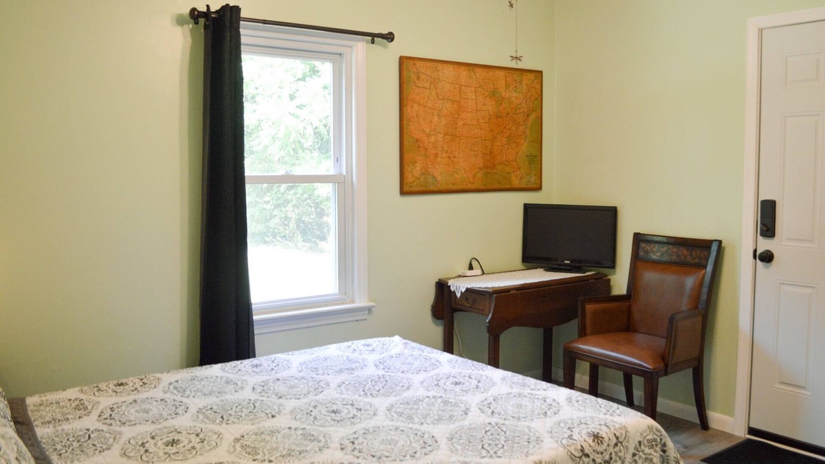 Franklin Apartment | The Parlor in the Pines - getaway studio