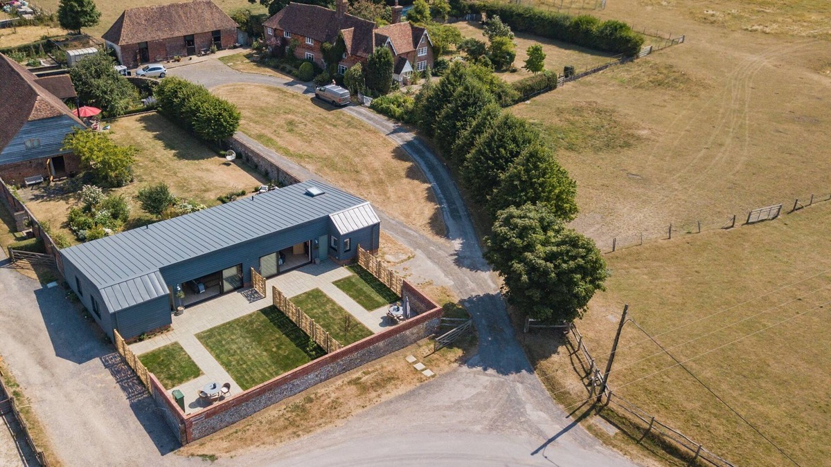 Ashford Cottage | The Parlour - a holiday let by Bloom Stays that sleeps 4 guests in 2 bedrooms