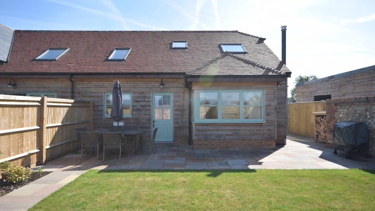 Emsworth Cottage | The Parlour , Emsworth - a barn conversion that sleeps 6 guests in 3 bedrooms