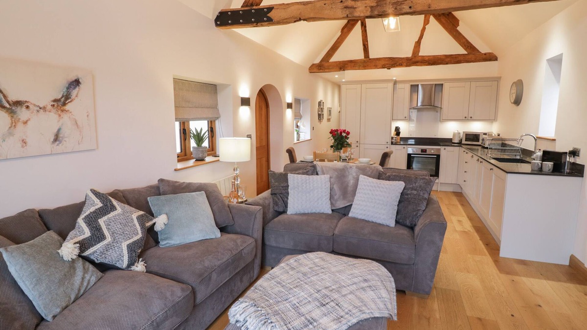 Whitney-on-Wye Cottage | THE PARLOUR, family friendly, luxury holiday cottage in Droitwich Spa