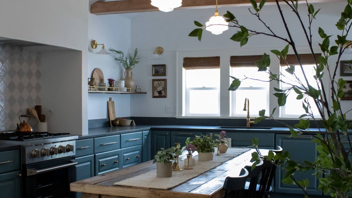Urbana House | The Parlour House - 2 Blocks From Campus - 4BD 2BA
