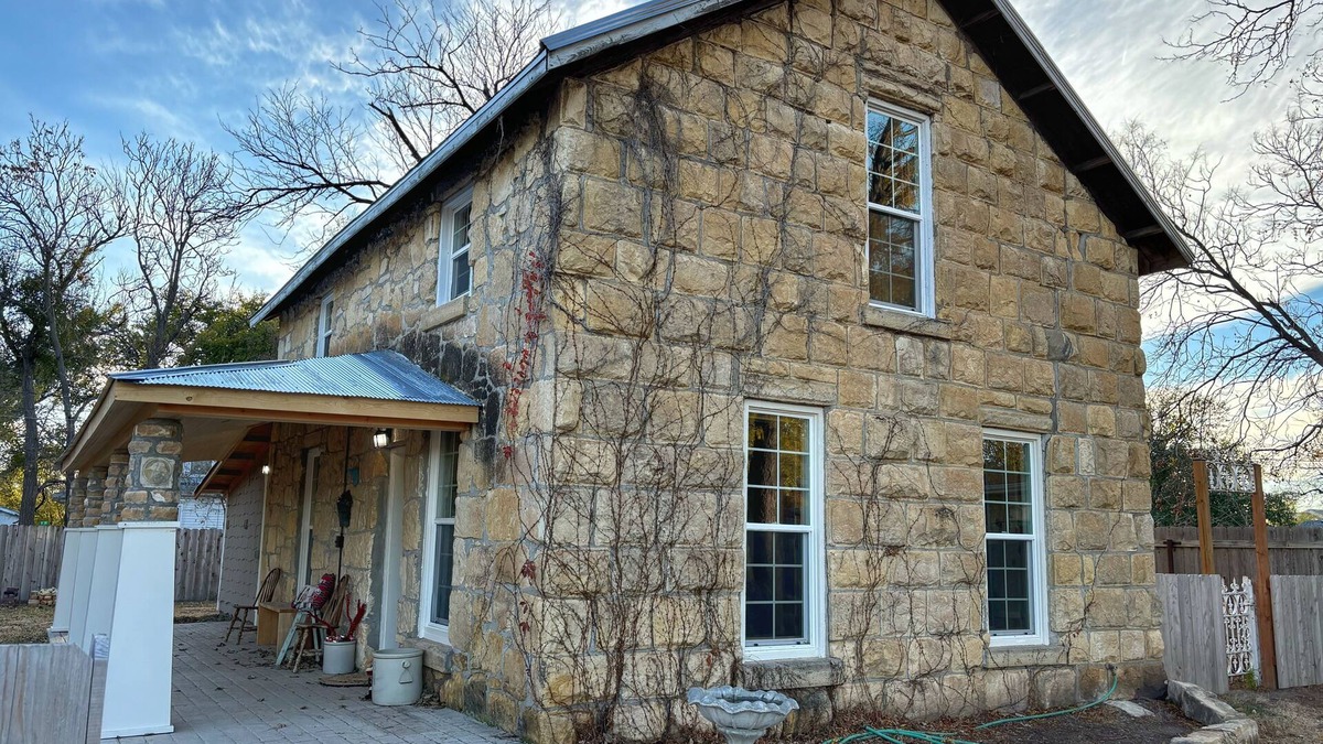 Hays Cottage | The Parsonage 1873 - cozy, unique, near downtown