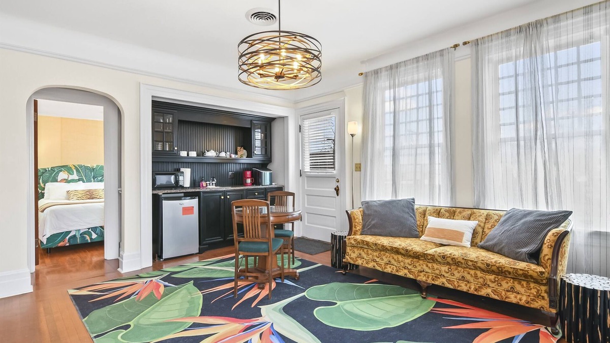 Springfield Hotel | The Pasfield House - Historic Mansion: The Nest
