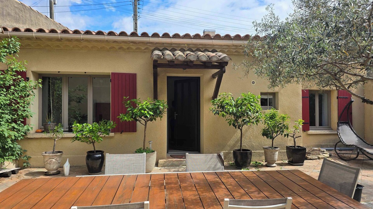 Cadereau House | The patio of Montaury in Nîmes