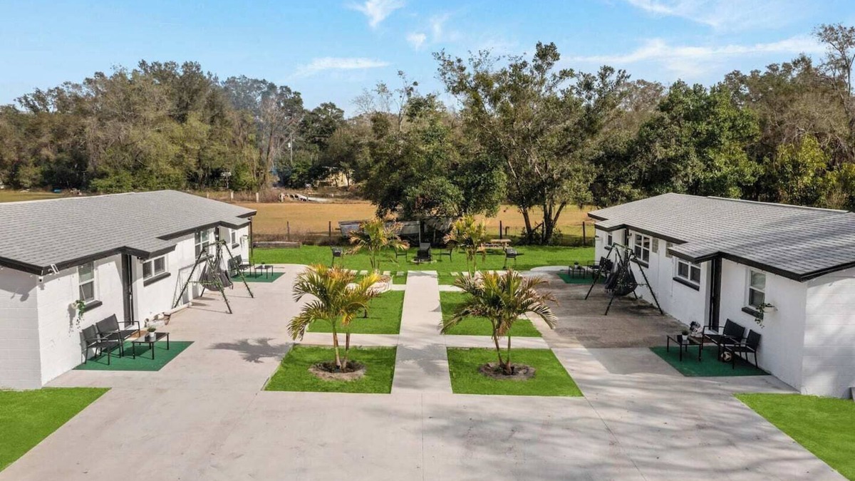 Plant City House | The Peaceful VILLAGE unit#3