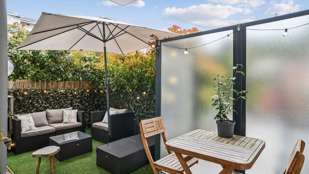 Suresnes Apartment | The Peaceful - with terrace and private parking
