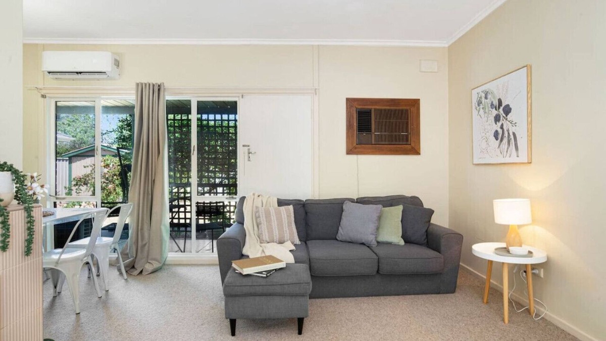 Elizabeth Vale House | The Peach Tree 2 Bed Home
