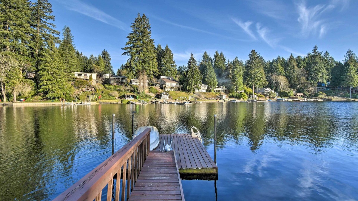 East Olympia House | 'The Peacock House' - Waterfront Home w/Hot Tub!