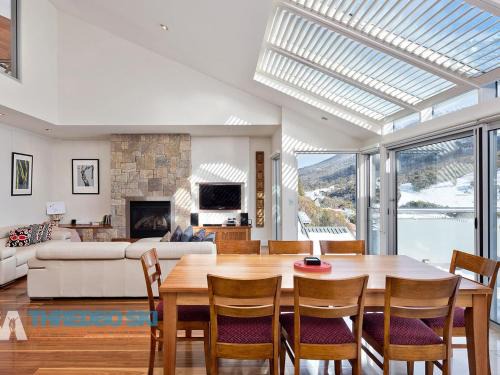 Thredbo Ski Chalet | The Peak Penthouse 8