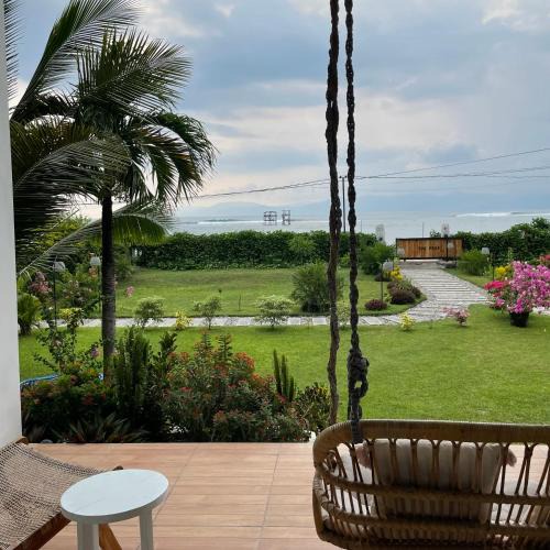 Hu'u Hotel | The Peak Surf House