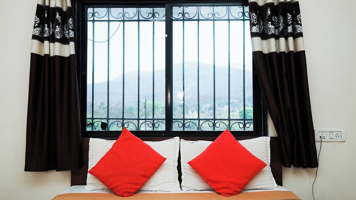 Pune Hotel | The Pearl Inn