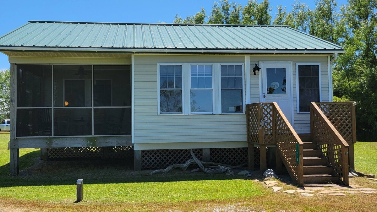 Columbia Cottage | The Pelican Cottage on The Albemarle Sound with waterviews in nearly every room