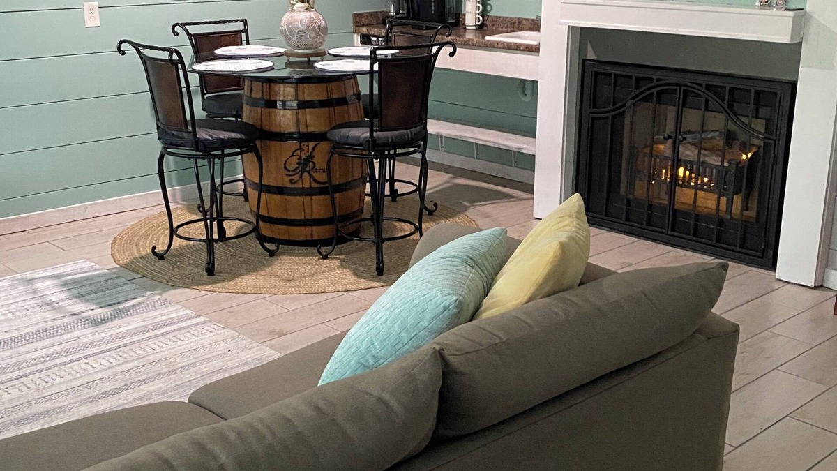 Carrabelle Cottage | The Pelican Post 1 bedroom beach cottage