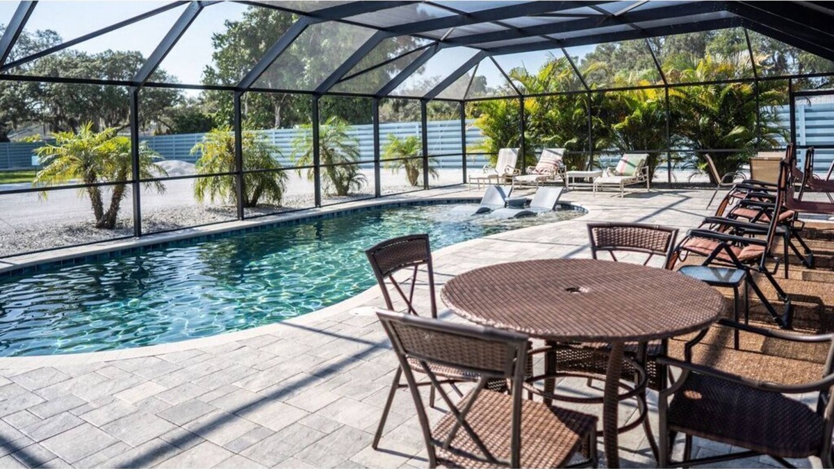 Laurel House | The Pelican