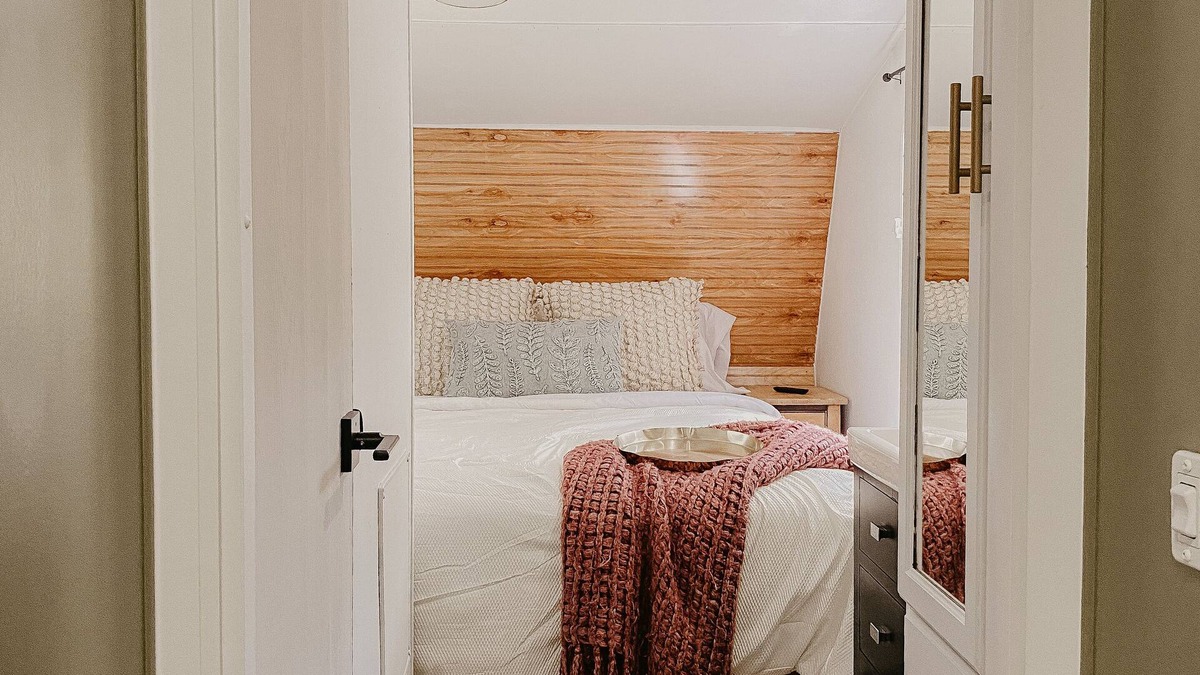 Pendleton House | The Pendle-Tin