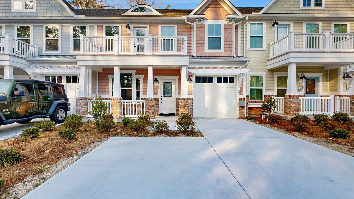 Long Neck House | The Peninsula house w/indoor/outdoor pools, on-site golf & tennis/pickleball