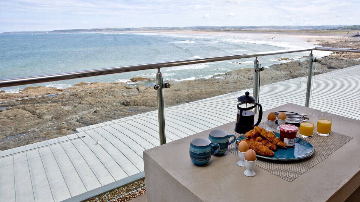 Westleigh Apartment | The Penthouse Bay View