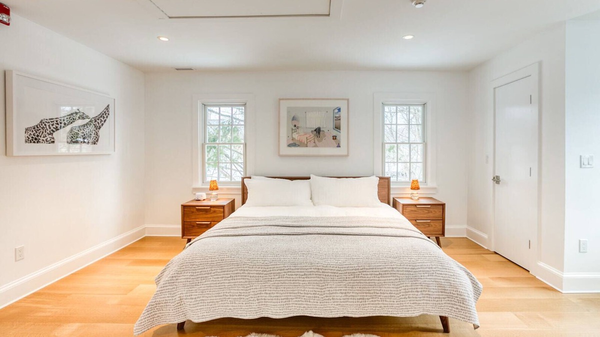 Lenox Apartment | The Penthouse, Downtown Lenox by Evergreen Home