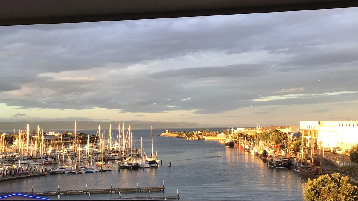 Ahuriri Apartment | The PENTHOUSE Luxury Waterfront 3 Bed 2 bath apartment