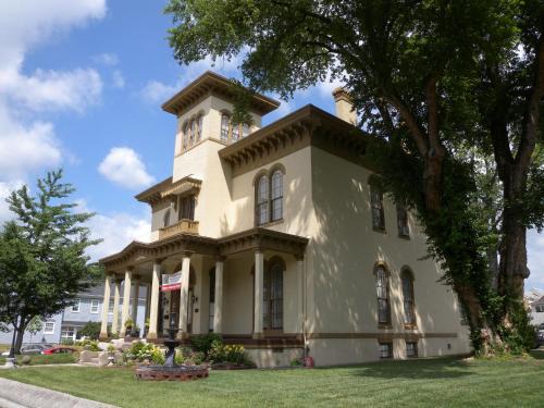 New Albany Bed & Breakfast | The Pepin Mansion B&B on Mansion Row - 10 min to start of the Bourbon Trail
