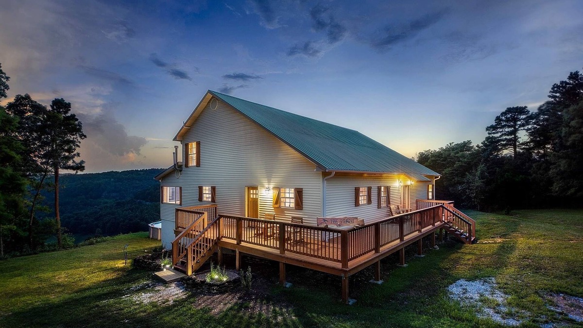 Mt. Sherman House | The Perch Family Cabin|Sleeps 18 |Pool + Hot tub with a View