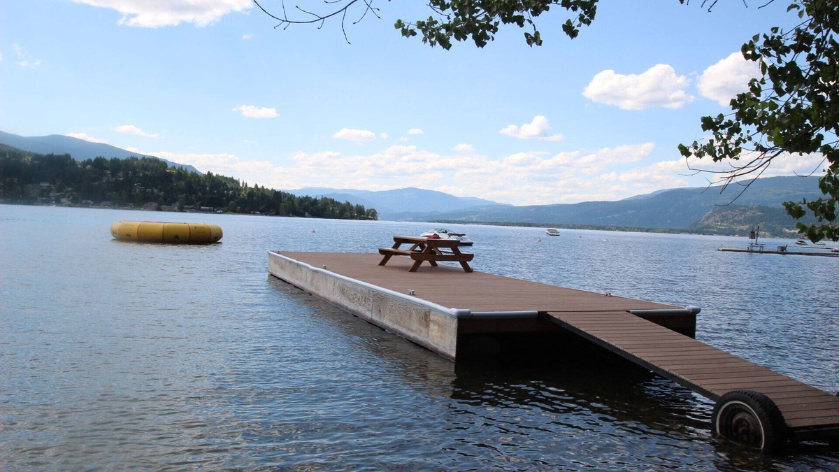Blind Bay Cabin | The Perch is a cozy cabin at Blind Bay Hideaway on the beautiful sunny Shuswap