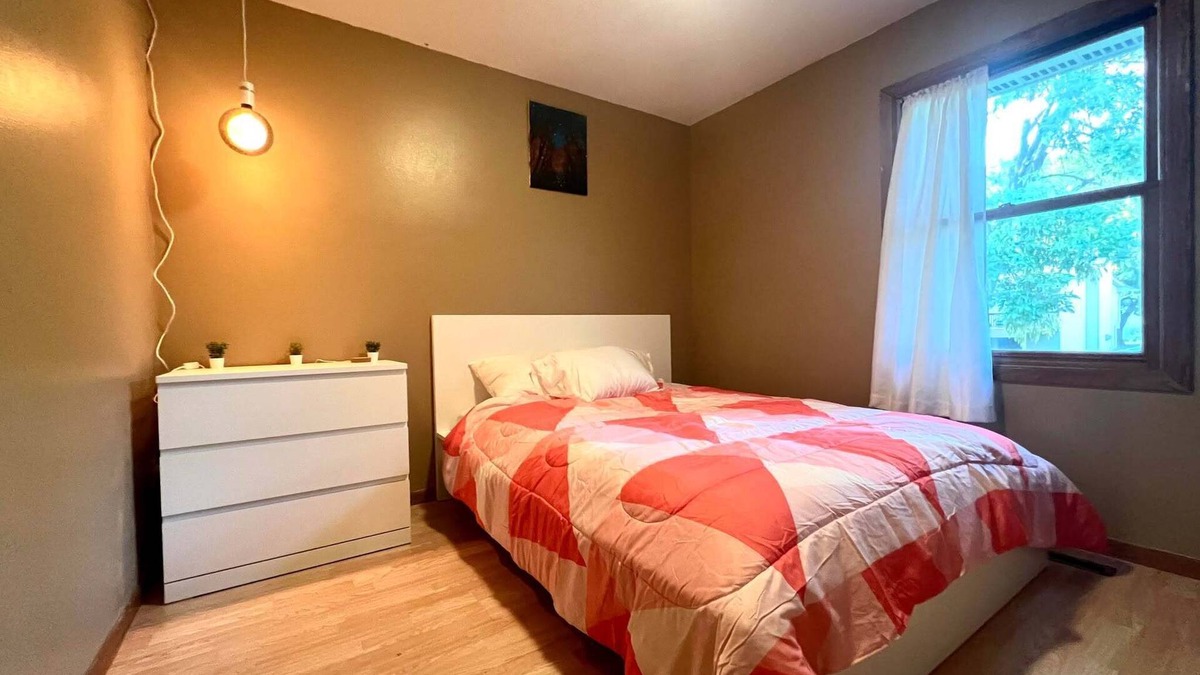 Oakdale House | The Perch, townhome with AC, in tranquil Coralville