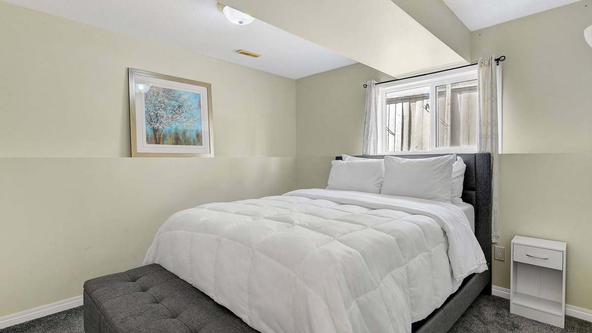 Grande Prairie House | The Perfect 5 Bed, 4 Baths, Mini gym, 2 Kitchens, 2 Living roomsn