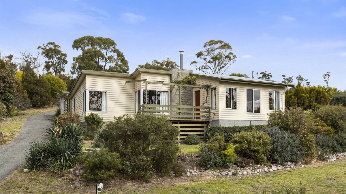Glamorgan-spring Bay Council House | The perfect base to relax and explore Maria Island