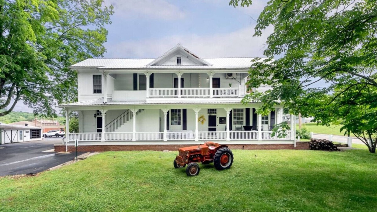 Kingston Apartment | the perfect blend of history, comfort, and convenience