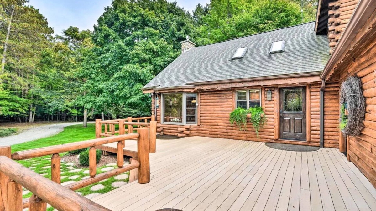 Caro Cabin | The perfect den surrounded by natures beauty to enjoy with your loved ones!