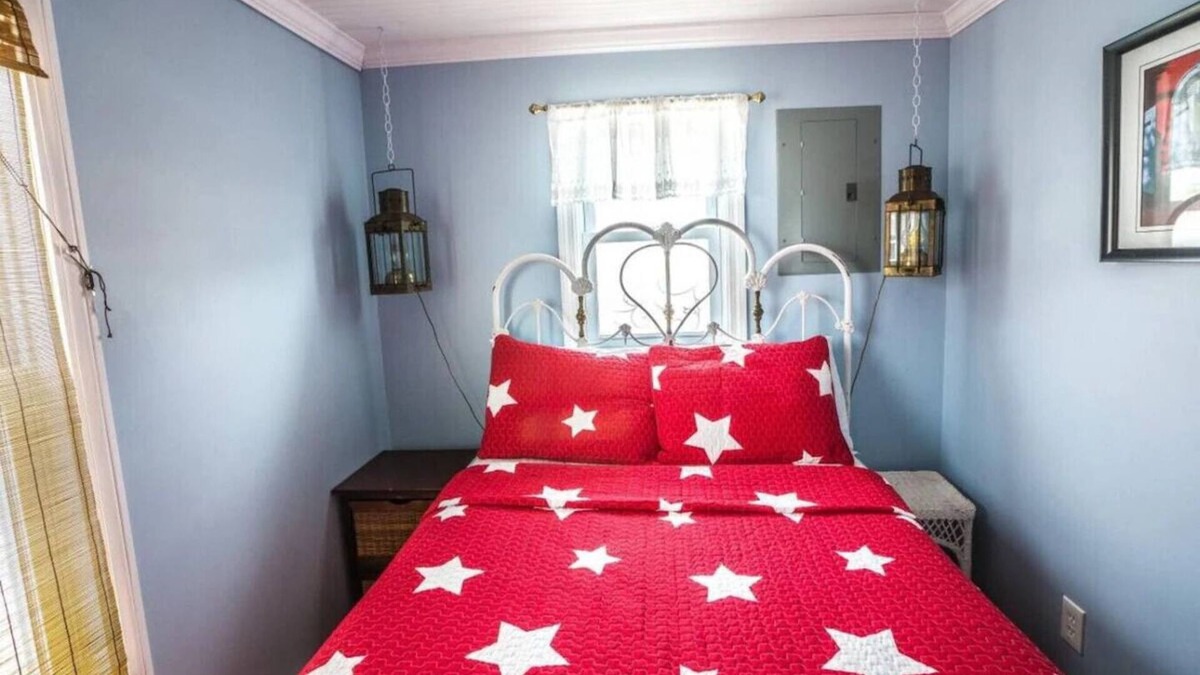 Clinton Cottage | The Perfect Family Beachfront Cottage The Viola Cottage