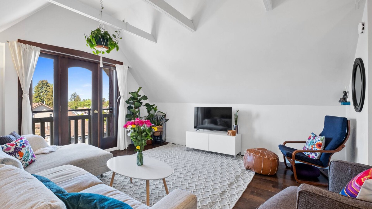 Kitsilano House | The perfect Kitsilano getaway- 5 min from the beach!